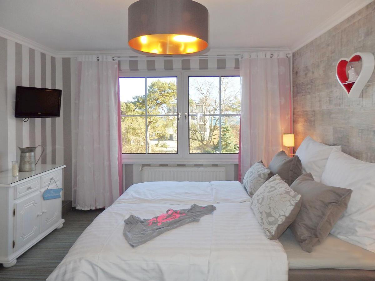 Strandhotel Villa Louisa & Appartementhaeuser Villa Josephine Und Villa Christine Juliusruh Dış mekan fotoğraf