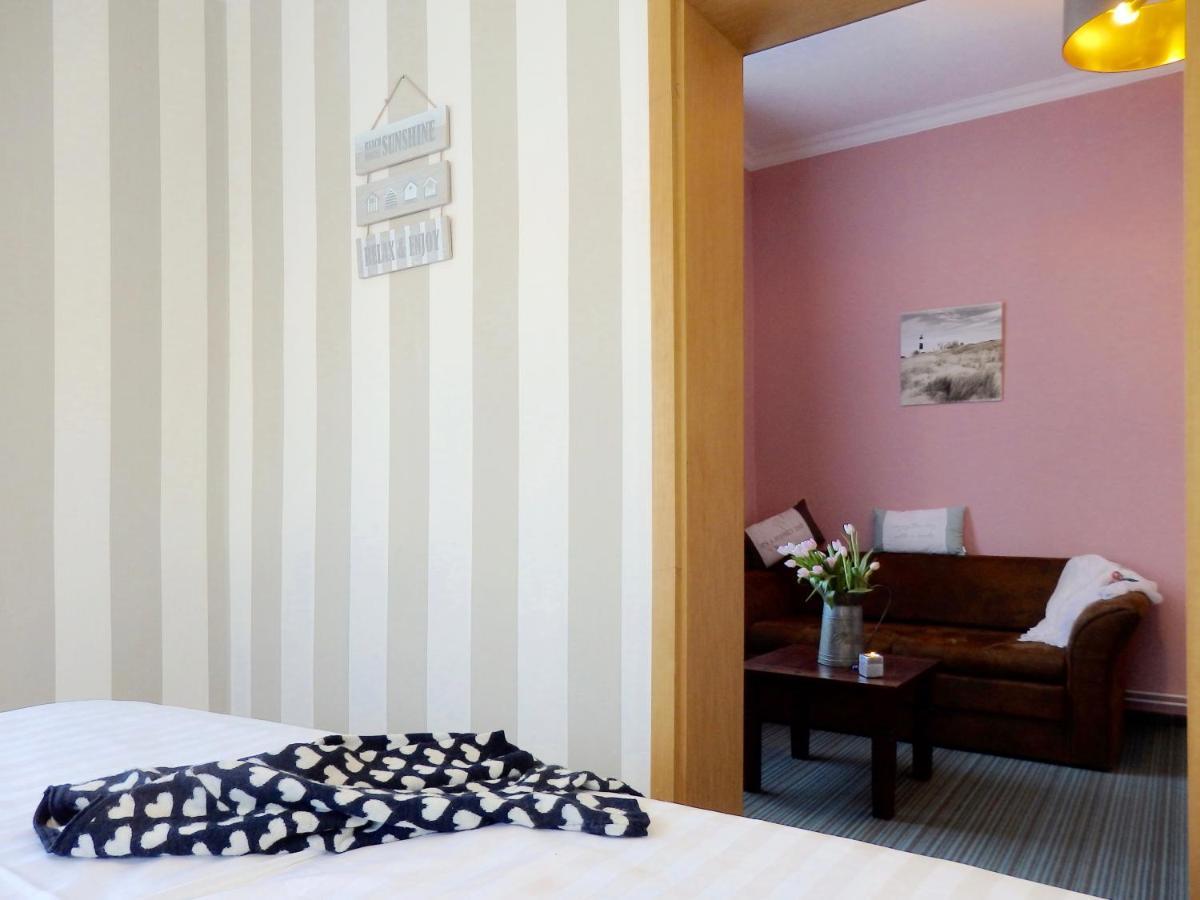 Strandhotel Villa Louisa & Appartementhaeuser Villa Josephine Und Villa Christine Juliusruh Dış mekan fotoğraf